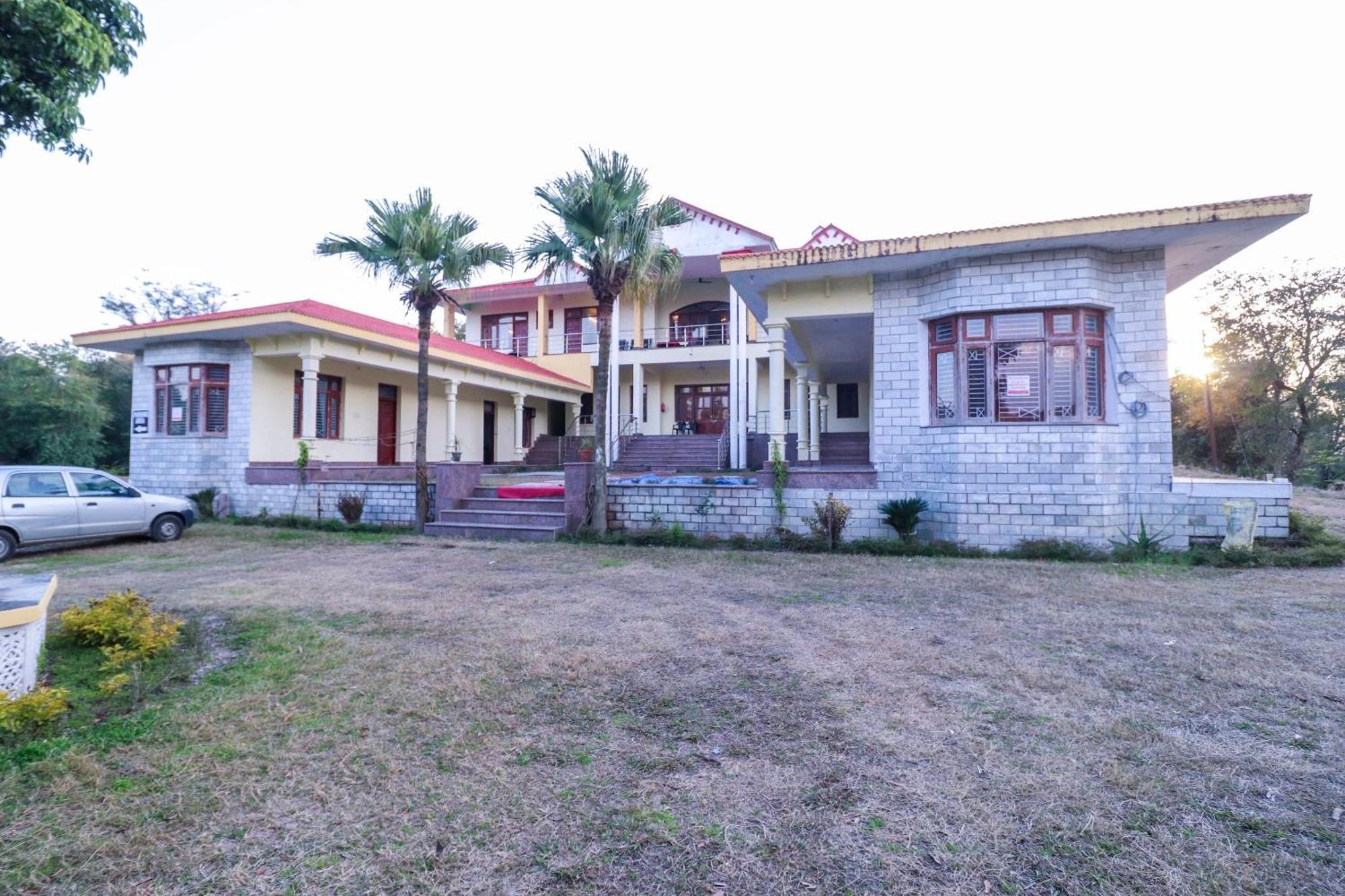 Capital O Saloh Palace Hotel Paror Exterior photo